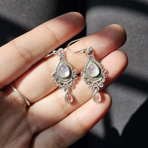 Boucles d'oreilles en argent sterling 925 faites à la main en pierre de lune bijoux de mariage vintage pour sa fête cadeau élégant - Product Image 1