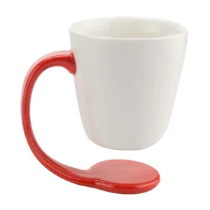 Tazza in Ceramica Coronilla Personalizzata, Gadget Artigianale per Amanti del Caffè - Product Image 1