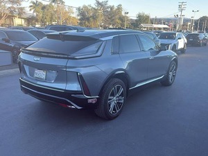รถ SUV หรู L-YRIQ 4 ประตู สภาพดี ใช้งานน้อย - Product Image 5