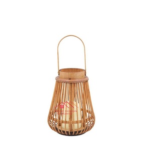 Lanternes de bougeoir de fil de décoration à la maison avec de longues lanternes de rotin en métal de fil de conception antique de taille moyenne avec la poignée - Product Image 2