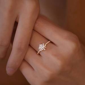 Anillo de Compromiso Romántico de Oro Sólido de 14K con Diamante Cultivado en Laboratorio de 1.02Ct, Corte en Racimo, Diseño Único, Joyería Fina al por Mayor - Product Image 5