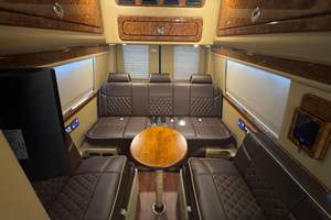 Magnifique Mercedes-Benz Sprinter 3500 Weekender 170 de 2015, conversion en camping-car, Turbodiesel V6, transmission automatique - Product Image 5