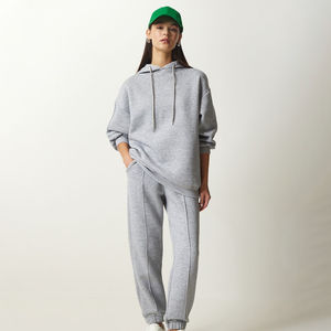 Survêtement 2 pièces en molleton d'automne-hiver avec logo personnalisé pour femmes Jogger Vêtements de sport pour femmes Ensemble de survêtements imprimés Vêtements d'entraînement - Product Image 1