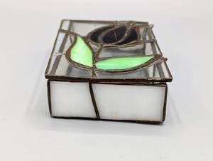 Boîte à bagues en verre de forme carrée de conception artistique Organisateur de bijoux en verre et cadre en métal pour article de cadeau de fiançailles de mariage - Product Image 5