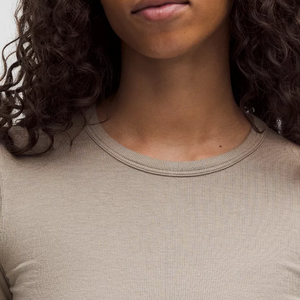 เสื้อครอปท็อปแบบมีฮู้ด คุณภาพพรีเมียม ไร้รอยต่อ สำหรับทุกเพศ ระบายอากาศได้ดี กันลม เป็นมิตรกับสิ่งแวดล้อม ผลิตจากโพลีเอสเตอร์ 100% ชุดฤดูหนาว - Product Image 4