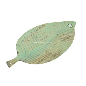 Plaque de bois sculptée en bois de couleur verte Plateau de service Ustensiles de cuisine pour servir des repas ou des collations - Product Image 1