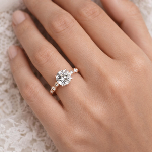 Anillo de compromiso y boda de oro rosa puro de 10K con banda milgrain, diamante de laboratorio redondo de 6.5 mm, color DEF, claridad VS-VVS, delicado, para mujer - Product Image 4