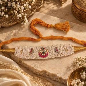 Hermoso Conjunto de Collar y Pendientes de Diseño con Perlas de Latón y Kundan de Ahmedabad |   Trabajo Pesado |   Dori Ajustable | - Product Image 5