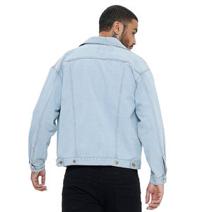 Veste en jean durable pour hommes vêtements décontractés d'hiver manteau boutonné élégant sur mesure vêtements essentiels de haute qualité - Product Image 3