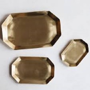Plateaux de service en laiton abordables Taille personnalisée Plateau de service de vaisselle unique Décoratif en acier inoxydable Caractéristiques en laiton pour un usage domestique - Product Image 1