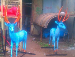 Statues de cerf en fibre de verre grandeur nature imperméables Sculpture de cerf en polyrésine - Product Image 3