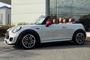 MINI Cooper Convertible John Cooper Plus 2019 Usado en Buen Estado, Sin Accidentes, Volante a la Izquierda/Derecha - Product Image 2