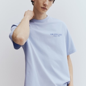 Camiseta de moda con logotipos personalizados de último diseño para hombre, hecha con el mejor material, camisetas de bajo precio de fábrica Moq para hombre - Product Image 2