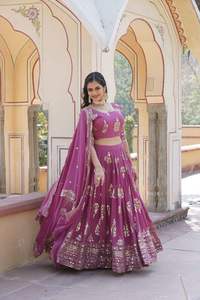 Traje de último diseñador estilo moderno pesado Georgette Lehenga Choli con Dupatta con bordado de secuencia de trabajo proveedor al por mayor - Product Image 4