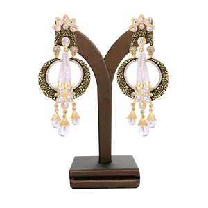 Boucles d'Oreilles Élégantes et Traditionnelles en Laiton Artificiel Plaqué Or Bijoux de Luxe à la Mode pour l'Exportation - Product Image 1