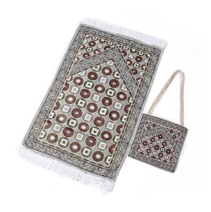 Alfombra de oración de viaje con bolsillo Alfombra de oración Portátil al por mayor Alfombras de oración islámicas Alfombras de oración lavables con impresión personalizada - Product Image 5