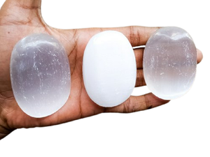 หินคริสตัลเซเลไนต์คริสตัลอัญมณีปาล์มหินขัดเงาคริสตัลจากธรรมชาติบำบัดขายส่ง - Product Image 4