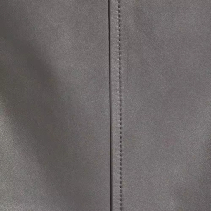 Chaqueta de cuero genuino para mujer con acabado suave, elaborada con elegancia, perfecta para noches frías y estilo callejero sin esfuerzo - Product Image 2