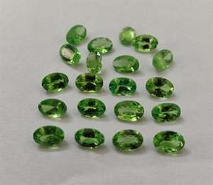 Granate verde tsavorita natural corte ovalado 3x5mm facetado-Piedras preciosas sueltas de calidad superior granate verde tsavorita - Product Image 1