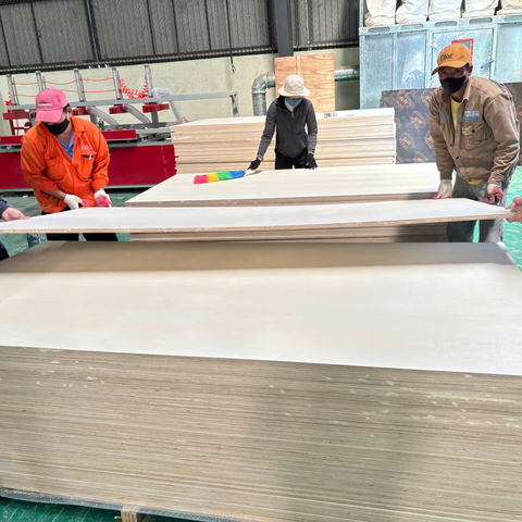 Factory Price Poplar Core Film Faced Plywood 28mm 1220 X 2440x12mm 18mm 21mm E0 Formaldehyde Emission for Building Materials