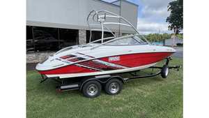 Jetboat Yamaha AR 210 de 2008 d'occasion, 21 pieds, avec moteur marin bicylindre de 1052 cm3, propulsion JetDrive, avec remorque - Product Image 2