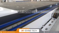 Mesin Router Kayu CNC 2180 dengan Penggantian Alat Otomatis, Spindle GDZ 9KW, dan Sistem Vakum Adsorpsi untuk Nesting.