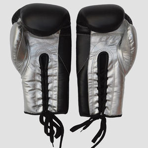 Gants de boxe en cuir à lacets personnalisés avec séchage rapide et évacuation de l'humidité pour l'entraînement au kickboxing, MMA, entraînements avec sac lourd - Product Image 4