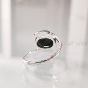 Joyería de piedra en bruto, anillo de mujer, piedra preciosa Natural cruda de Esmeralda, piedra natal de mayo, joyería de banda cruzada, anillo de Plata de Ley 925 - Product Image 5