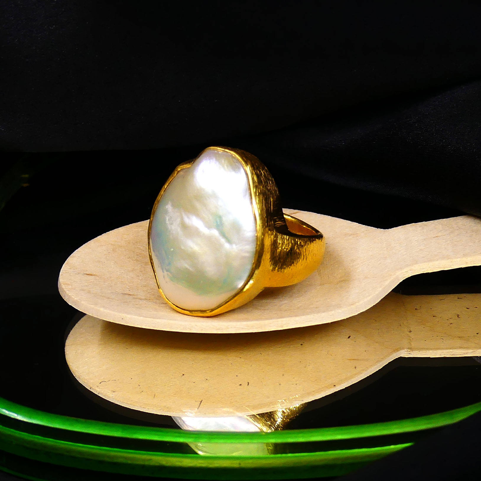 สีเหลือง