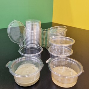Nuevo Estilo 2026, Envase Desechable Mini de Plástico PET Transparente de Grado Alimenticio para Porciones, Vasos para Salsas y Condimentos con Tapas, 2oz - Product Image 2