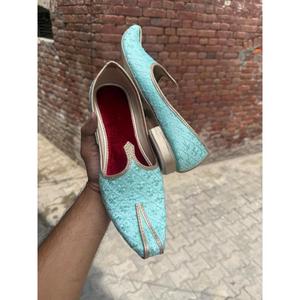 Chaussures pour hommes de designer Rajasthani BS International, tendance 2025, en cuir véritable, broderie artisanale, traditionnelles, personnalisées - Product Image 3