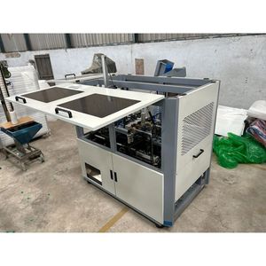 Máquina de soplado de mascotas de 3 cavidades Aim Technologies Capacidad de 2000 BPH para línea de procesamiento de bebidas - Product Image 2