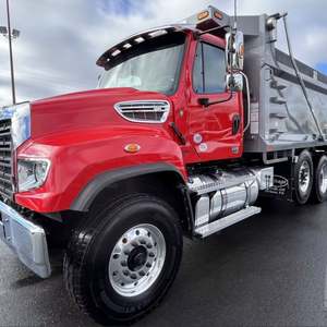 Camiones Volquete Usados FREIGHTLINER 108SD - Product Image 3