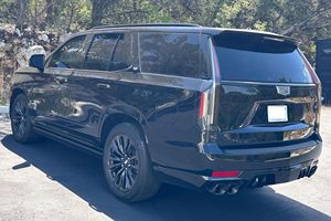 SUPER CLEAN 2023 Escalade V6.2-Liter Turbo Supercharged V8 4WD Paquete Onyx Volante a la Izquierda Compatibilidad con Super Cruise - Product Image 3