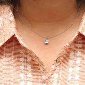 Cadeau de bijoux en or pur 18 carats au design vintage pour elle pendentifs de charme en aigue-marine naturelle de luxe en pierre de naissance OEM - Product Image 2