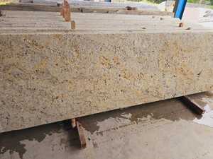 แผ่นกระเบื้องหินแกรนิตสีทองสไตล์โคโลเนียลคุณภาพระดับพรีเมียมสำหรับภายนอกห้องรับประทานอาหารขัดพื้นผิวโบราณ - Product Image 5