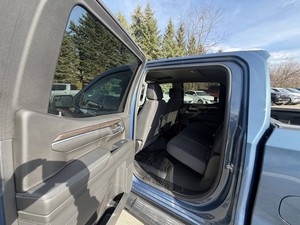 GRAN DEMANDA 2024 CH-EV-RO-LET SI-LVE-RA-DO 1500 LT 4X4 4DR CREW CAB TRANSMISIÓN AUTOMÁTICA V6 CILINDROS - Product Image 5