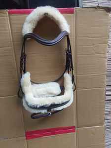 Brida Anatómica para Caballo Cubierta en Piel de Oveja, Productos Ecuestres Premium - Product Image 5