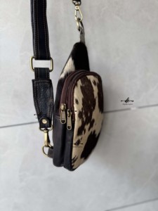 Hair On Hide Fur Bolso de hombro de cuero Elegante tendencia Bolso de viaje Piel de vaca Elegante Fácil de llevar Cinturón de dinero de usos múltiples - Product Image 2