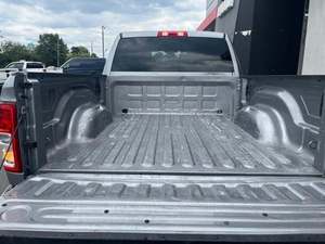 Nuevo/Usado 2024 2500 Big Horn Crew Cab 4WD Diésel Turbo Automático Ruedas Cromadas Asientos de Tela Navegación Arranque Remoto Techo Solar - Product Image 4