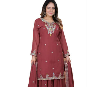 2025 Handloom-inspiré Salwar Kameez mettant en vedette détaillé Zari broderie pierre embellissements trois pièces robe de soirée d'hiver - Product Image 1
