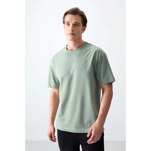 เสื้อยืดผู้ชายทรงโอเวอร์ไซส์ สีเขียวอ่อน เนื้อผ้าฝ้ายหนานุ่ม รุ่นเบสิค - 88378 - ลายกระบองเพชร - Product Image 2