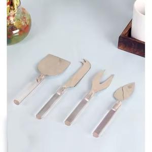 Ensemble de trancheuses à fromage en acier inoxydable plaqué or Outils à fromage en acier inoxydable Ensemble d'épandeurs de fromage à manche épais en or - Product Image 4