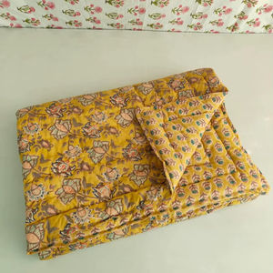 Couvre-lit matelassé en coton Razai à imprimé floral 100% fait main - Product Image 2