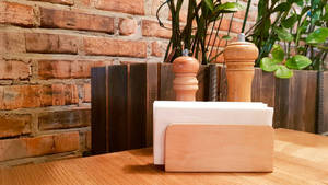 Servilletero de madera respetuoso con el medio ambiente hecho a mano impermeable multiusos hogar Hotel y restaurante uso diseño sostenible y elegante - Product Image 4