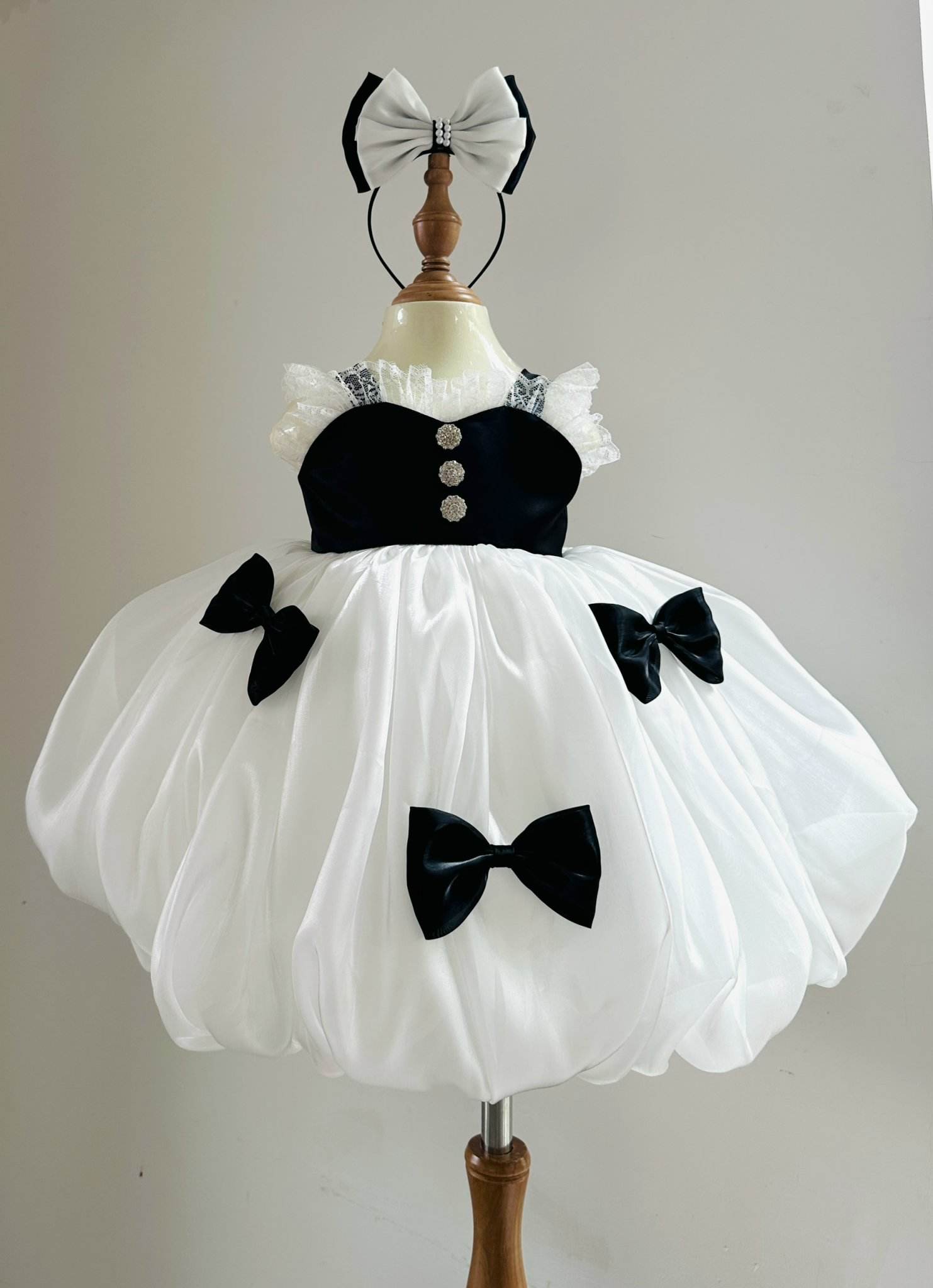 Black with White Pine Pattern