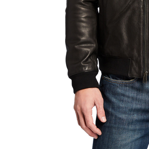 Veste bomber universitaire en cuir de vachette en gros, fermeture éclair, veste d'hiver noire de style streetwear avec logo en relief - Product Image 4