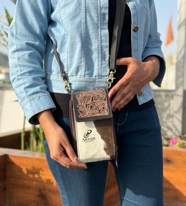 Nouveau fait à la main Western élégant usiné cuir de vachette Mobile sacs à bandoulière Offre Spéciale personnalisé en cuir véritable femmes bandoulière téléphone sacs - Product Image 1