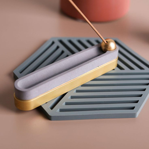 Porta Incienso de Latón Macizo Más Vendido, Acabado Chapado en Oro, Ideal para Vajilla de Lujo y Decoración Elegante del Hogar, de la India - Product Image 3