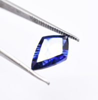 Pierre précieuse de laboratoire en forme de cerf-volant découpée au laser en saphir bleu royal 15X10mm Pierres précieuses lâches taillées à la machine de haute qualité